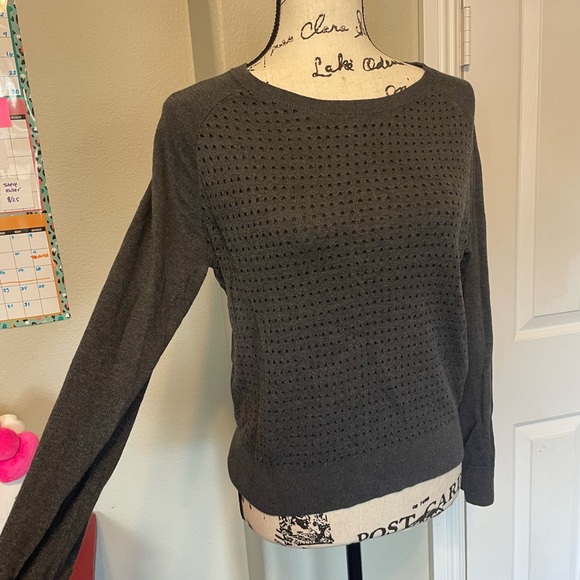 Banana Republic petite medium. Gray light weight swather - Picture 3 of 5